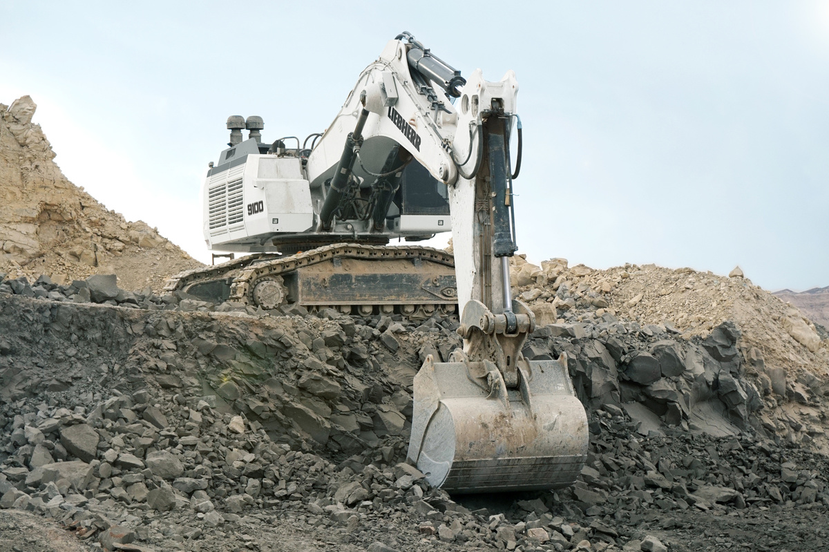 Mining excavators - Liebherr