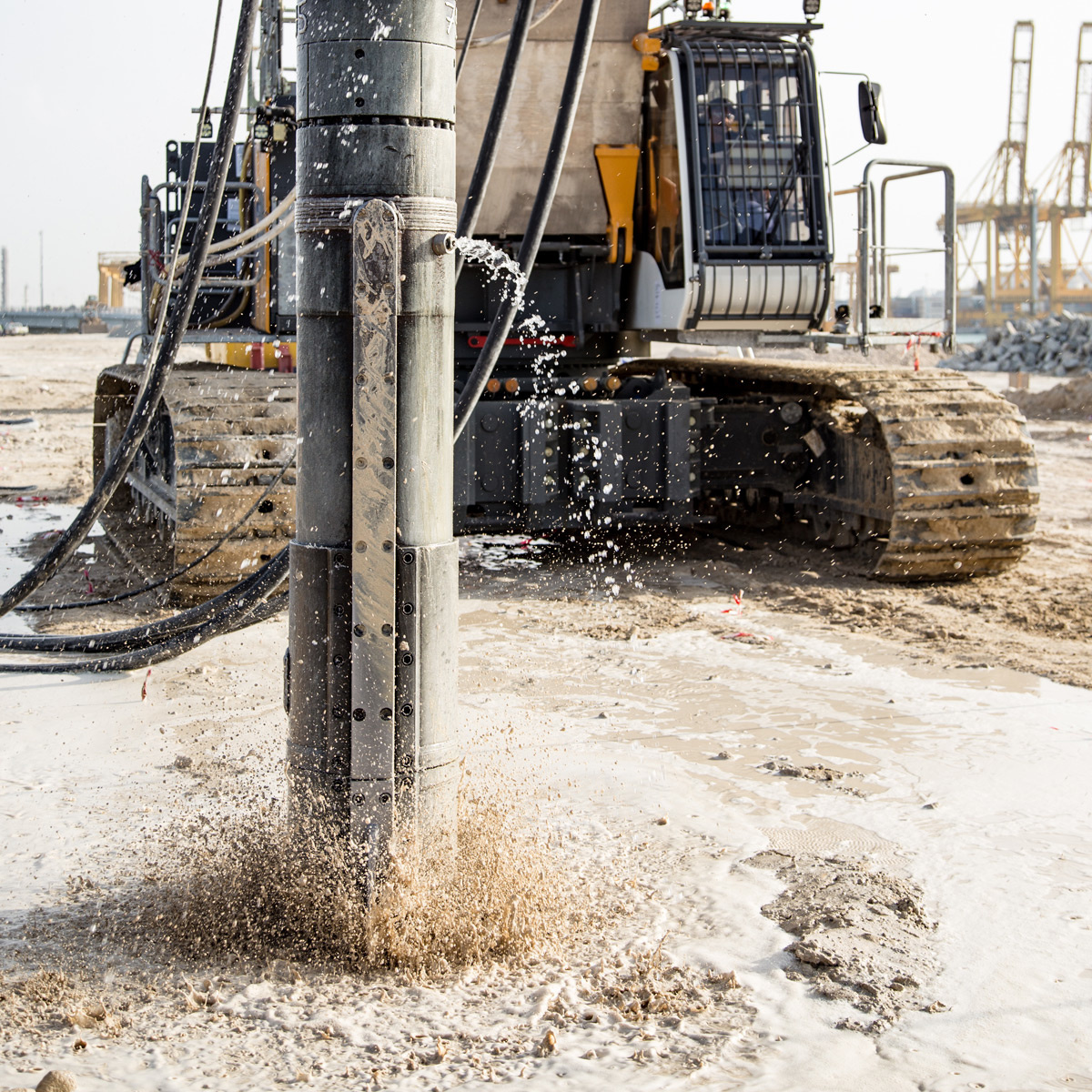 HS 8130.1 Duty cycle crawler crane - Liebherr