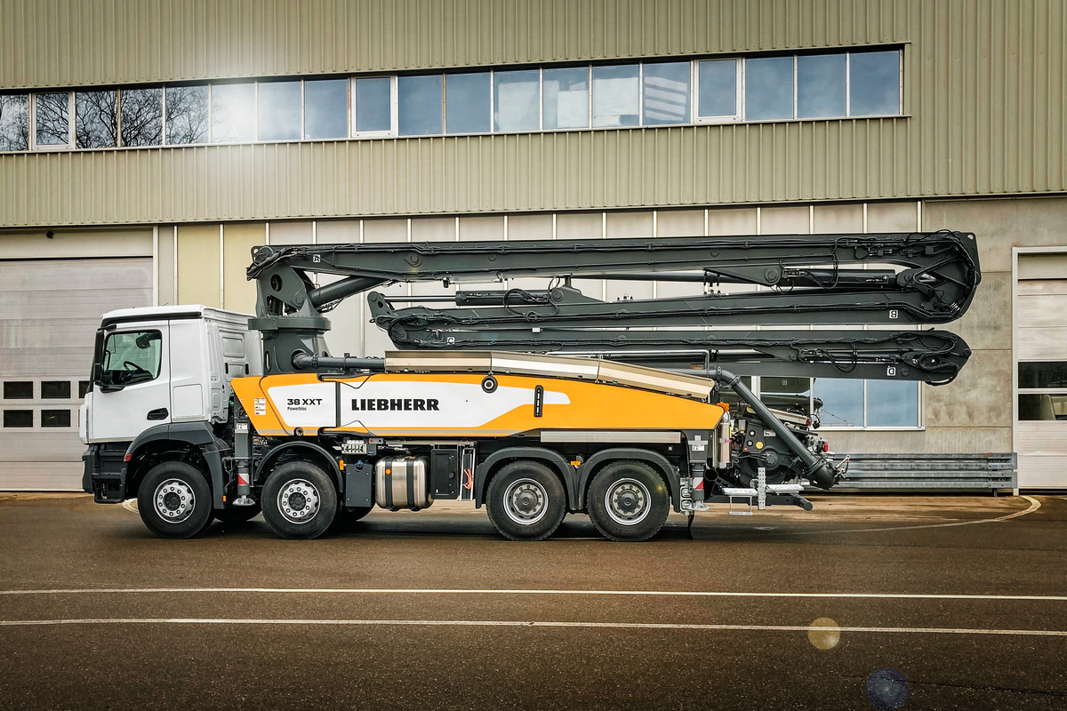 38 XXT Truck mounted concrete pump - Liebherr