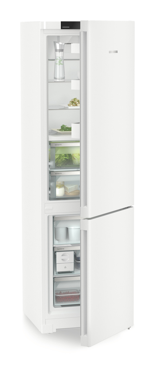 Biała chłodziarko-zamrażarka Liebherr CBNc 5723 z systemem BioFresh i NoFrost, widok pod kątem