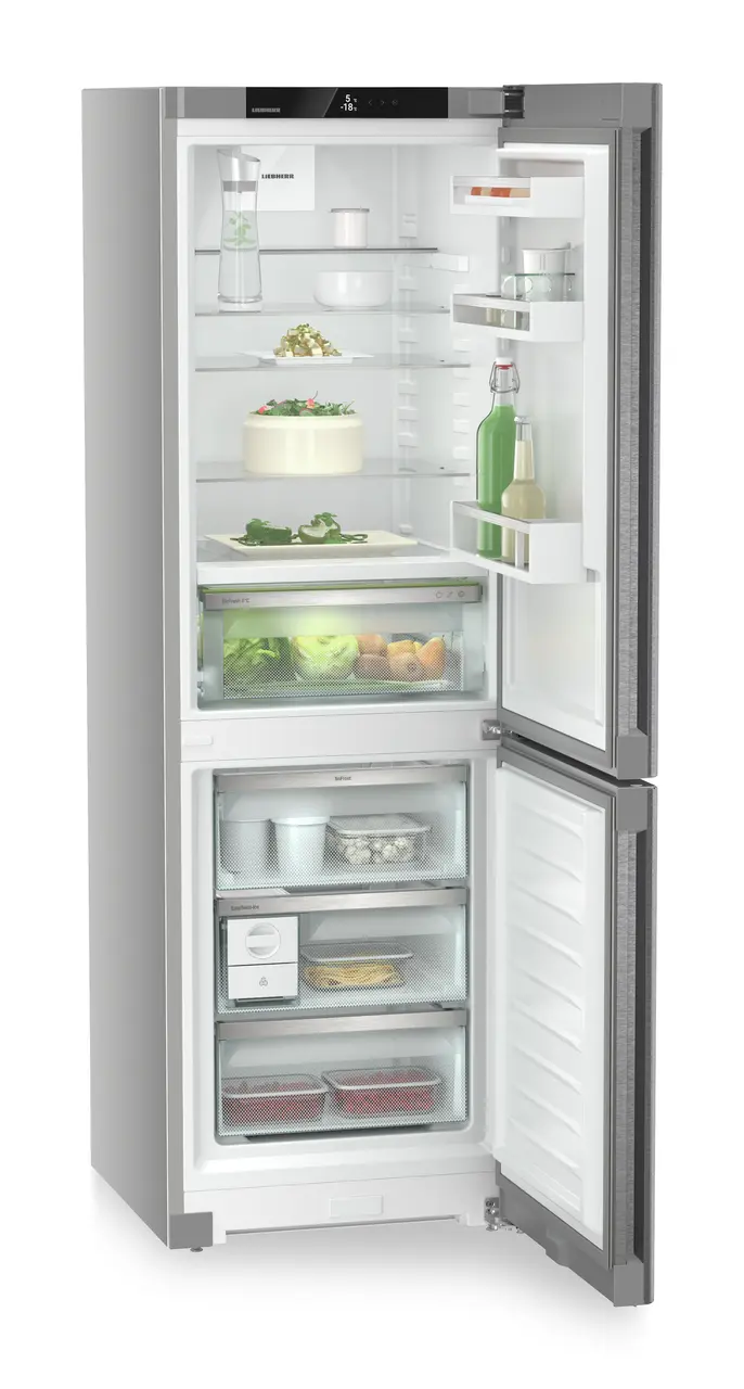 Immagine del prodotto, Prospettiva: Inclinato aperto fornito, Combinato frigo-congelatore con BioFresh e NoFrost, Colore della struttura: argento, Colore della porta: acciaio inox