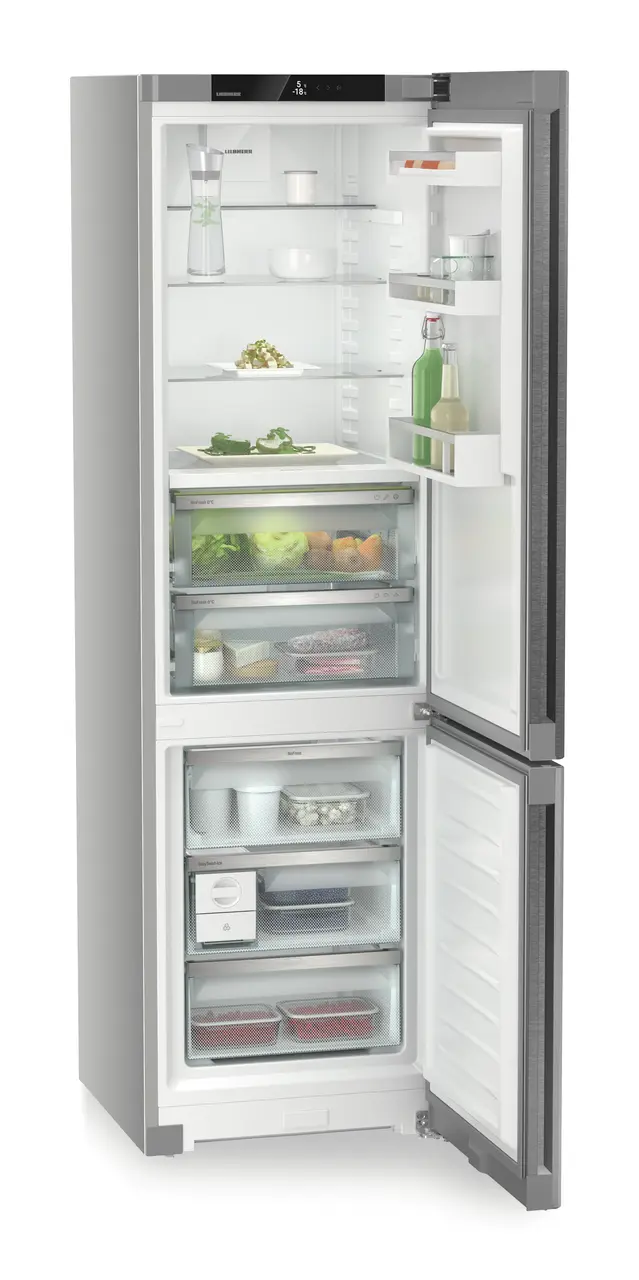 Immagine del prodotto, Prospettiva: Inclinato aperto fornito, Combinato frigo-congelatore con BioFresh e NoFrost, Colore della struttura: argento, Colore della porta: acciaio inox