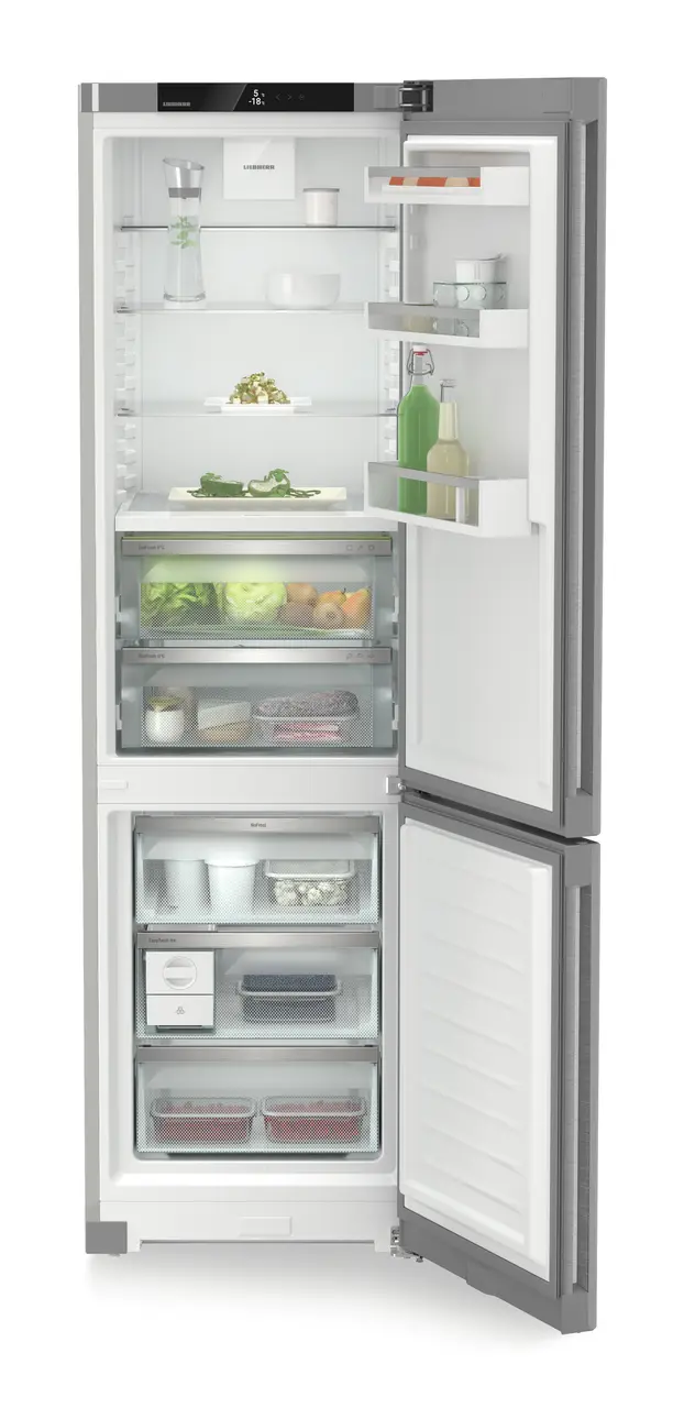 Immagine del prodotto, Prospettiva: Frontale aperto fornito, Combinato frigo-congelatore con BioFresh e NoFrost, Colore della struttura: argento, Colore della porta: acciaio inox