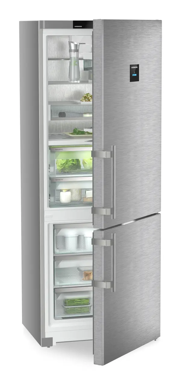 Immagine del prodotto, Prospettiva: Inclinato semiaperto fornito, Combinato frigo-congelatore con BioFresh e NoFrost, Colore della struttura: argento, Colore della porta: acciaio inox