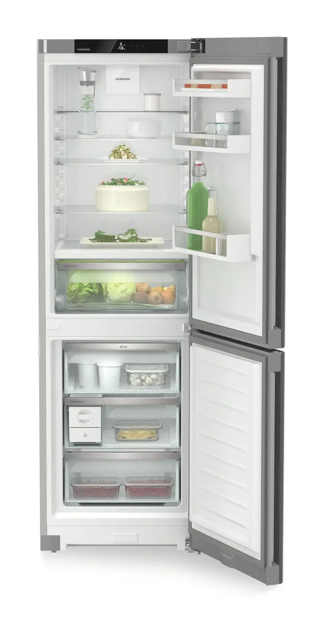 Produkt-Bild, Perspektive: gerade offen dekoriert, Kühl-Gefrierkombination mit BioFresh und NoFrost, Gehäusefarbe: Silver, Türfarbe: Steelfinish