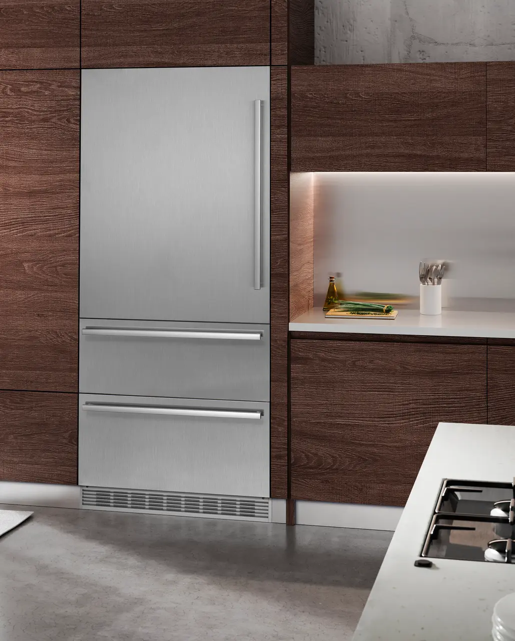 Product image, Perspective: milieu, Combined refrigerator-freezer with NoFrost for integrated use