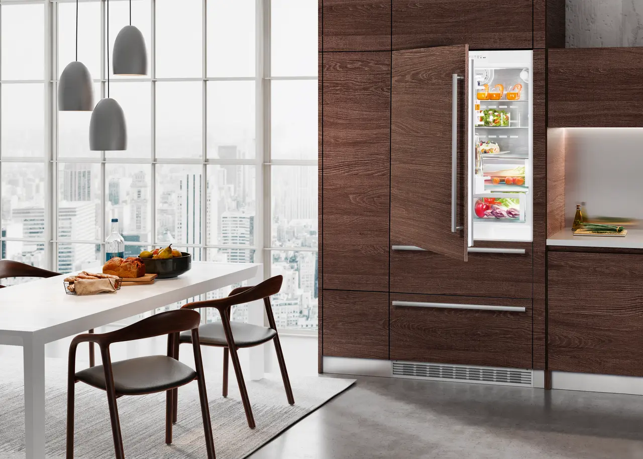 Product image, Perspective: milieu, Combined refrigerator-freezer with NoFrost for integrated use