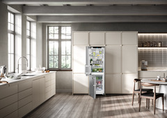 Product image, Perspective: milieu, Combined fridge-freezers with EasyFresh and NoFrost, Casing colour: silver, Door colour: stainless steel