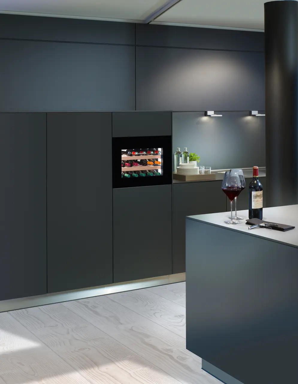 Product image, Perspective: milieu, Built-in wine storage cabinet, Casing colour: white, Door colour: GlassBlack