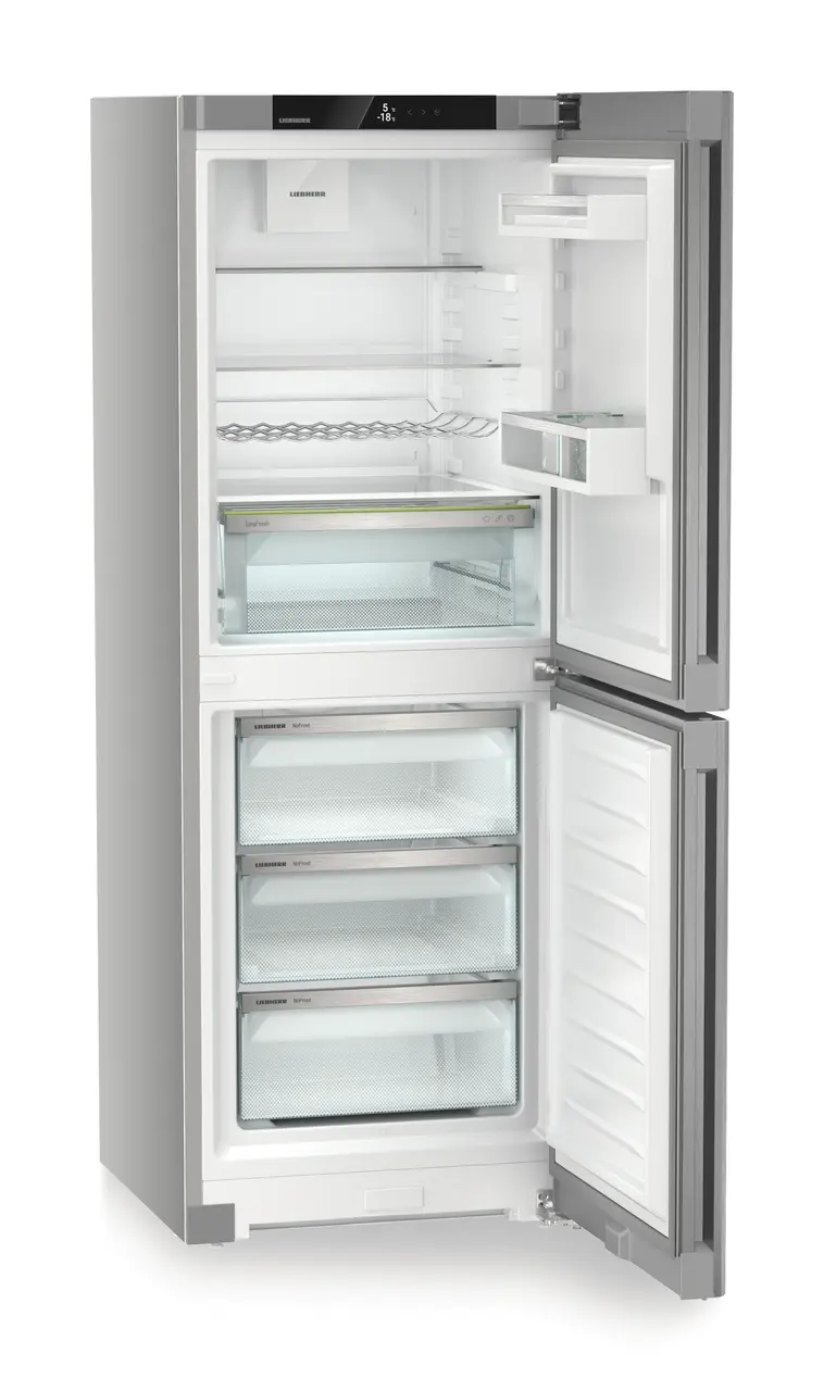 Product image, Perspective: oblique open empty, Combined fridge-freezers with EasyFresh and NoFrost, Casing colour: silver, Door colour: Steelfinish
