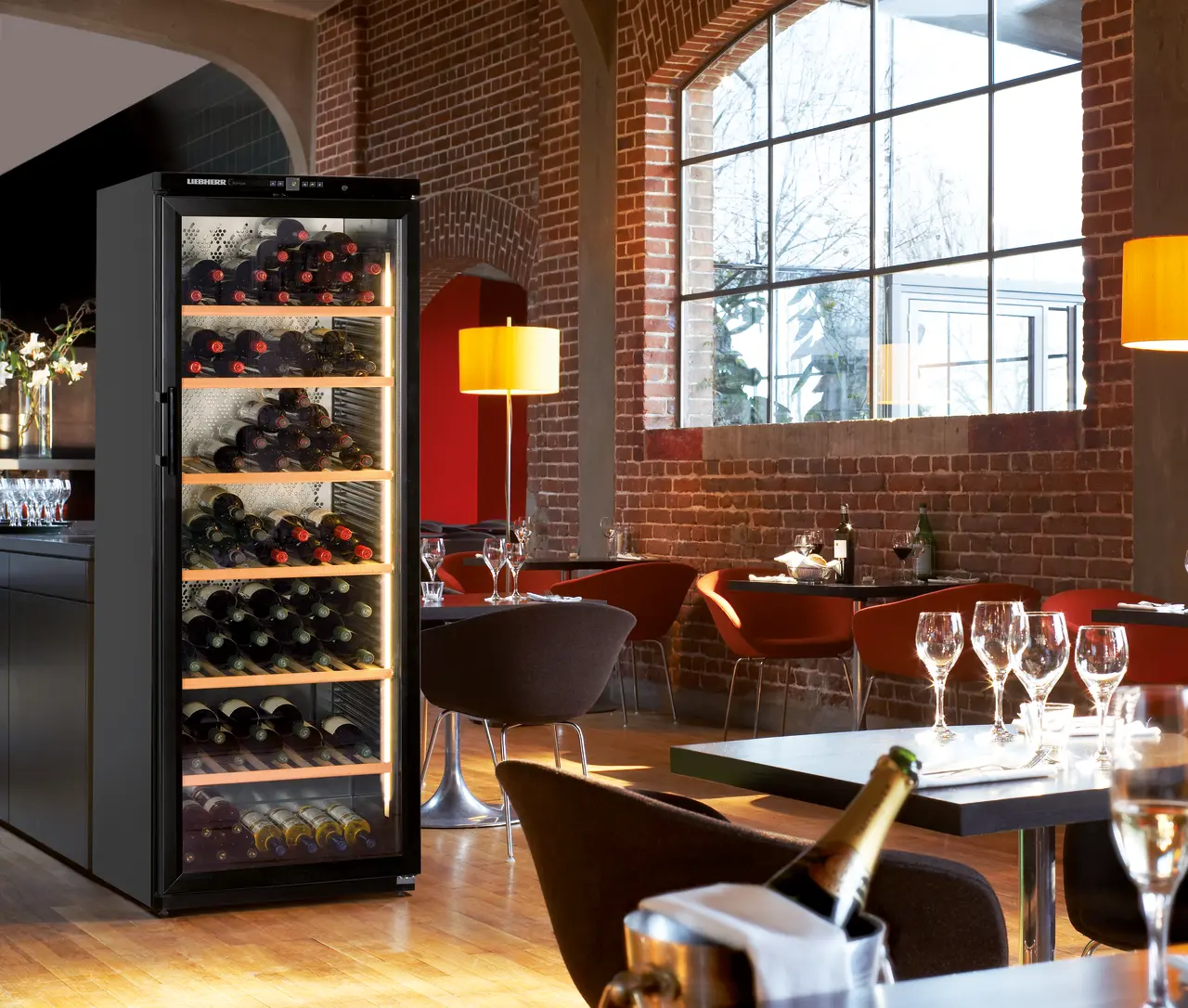 Product image, Perspective: milieu, Wine storage cabinet, Casing colour: black, Door colour: black