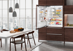 Product image, Perspective: milieu, Combined refrigerator-freezer with NoFrost for integrated use