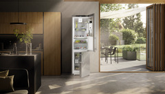 Product image, Perspective: milieu, Fridge-freezer with BioFresh and NoFrost, Casing colour: silver, Door colour: stainless steel