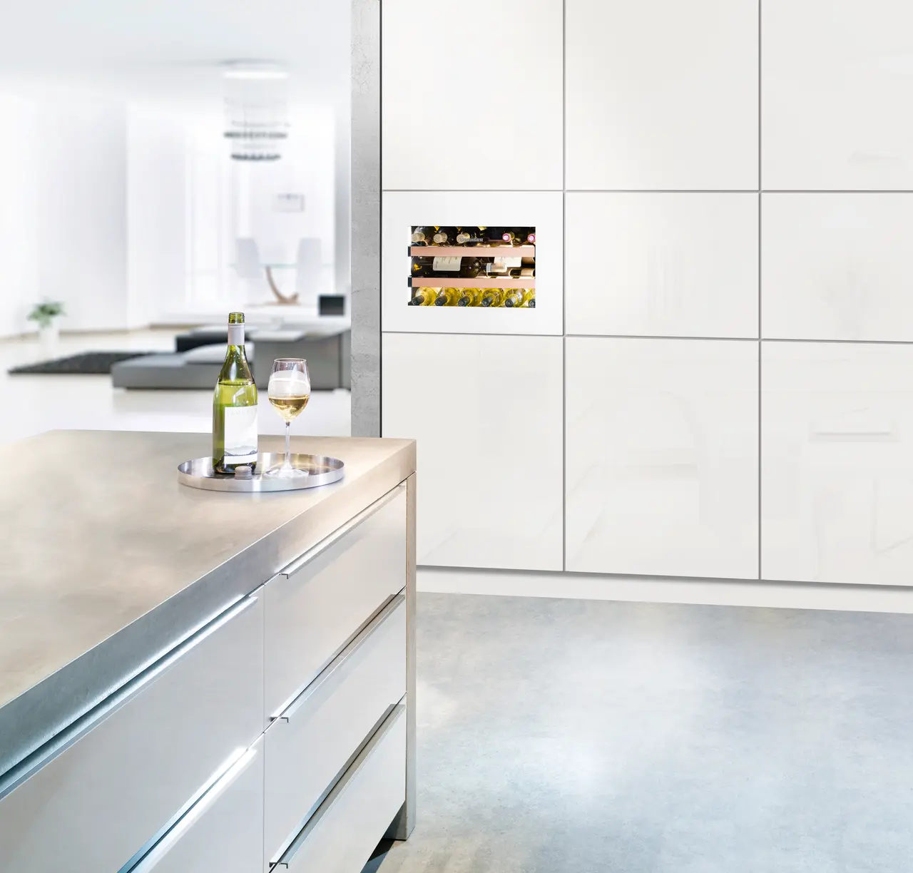 Изображение продукции, Перспектива: Внешние условия, Встраиваемый винный кондиционный шкаф, Цвет корпуса: белый, Цвет дверцы: белый