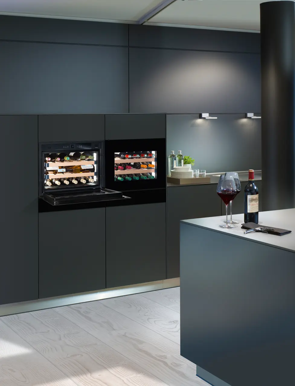 Product image, Perspective: milieu, Built-in wine storage cabinet, Casing colour: white, Door colour: black