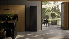 Product image, Perspective: milieu, Fridge-freezer with BioFresh and NoFrost, Casing colour: BlackSteel, Door colour: BlackSteel