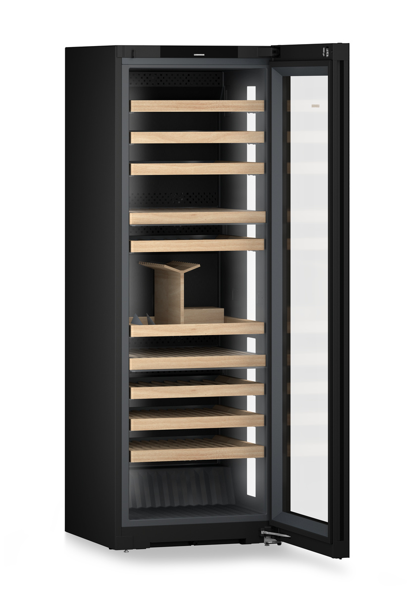 Chłodziarka do win Liebherr otwarta pod kątem, pusta, w kolorze blacksteel