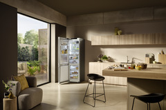 Obrázek výrobku, Perspektiva: Okolí, Kombinovaná chladnička s mrazničkou s technologií BioFresh Professional a NoFrost, Barva skříně: nerezová ocel, Barva dveří: nerezová ocel