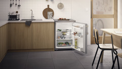 Изображение на продукта, Перспектива: Околна среда, Малък хладилник с EasyFresh, Цвят на корпуса: фино сребро, Цвят на вратата: благородна стомана