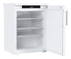 Obraz produktu, Perspektywa: Pod kątem, otwarte, puste, Chłodziarka do zabudowy pod blat z chłodzeniem powietrzem obiegowym, Kolor obudowy: Biała, Kolor drzwi: Biała