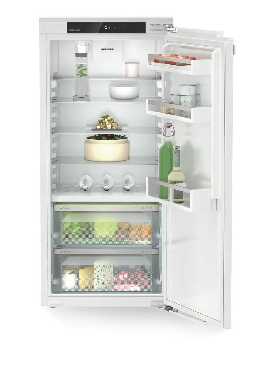 Изображение продукции, Перспектива: Прямо, с открытой дверцей, с продуктами, Встраиваемый холодильник с функцией BioFresh