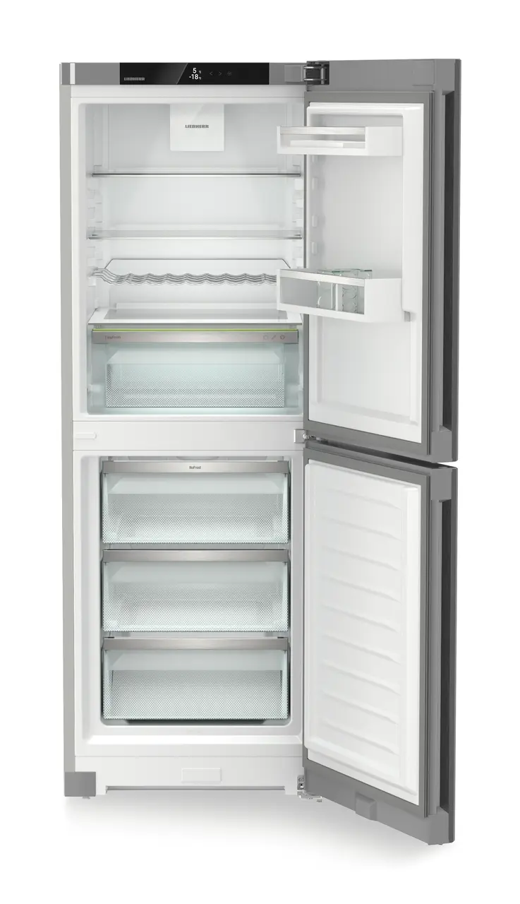 Product image, Perspective: straight open empty, Combined fridge-freezer with EasyFresh and NoFrost, Casing colour: silver, Door colour: Steelfinish