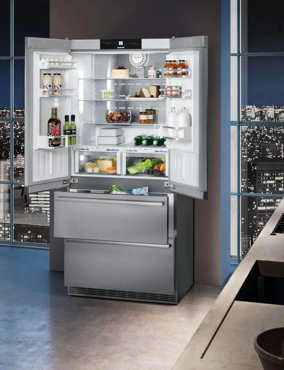 Product image, Perspective: milieu, Fridge-freezer with BioFresh and NoFrost, Casing colour: stainless steel, Door colour: stainless steel