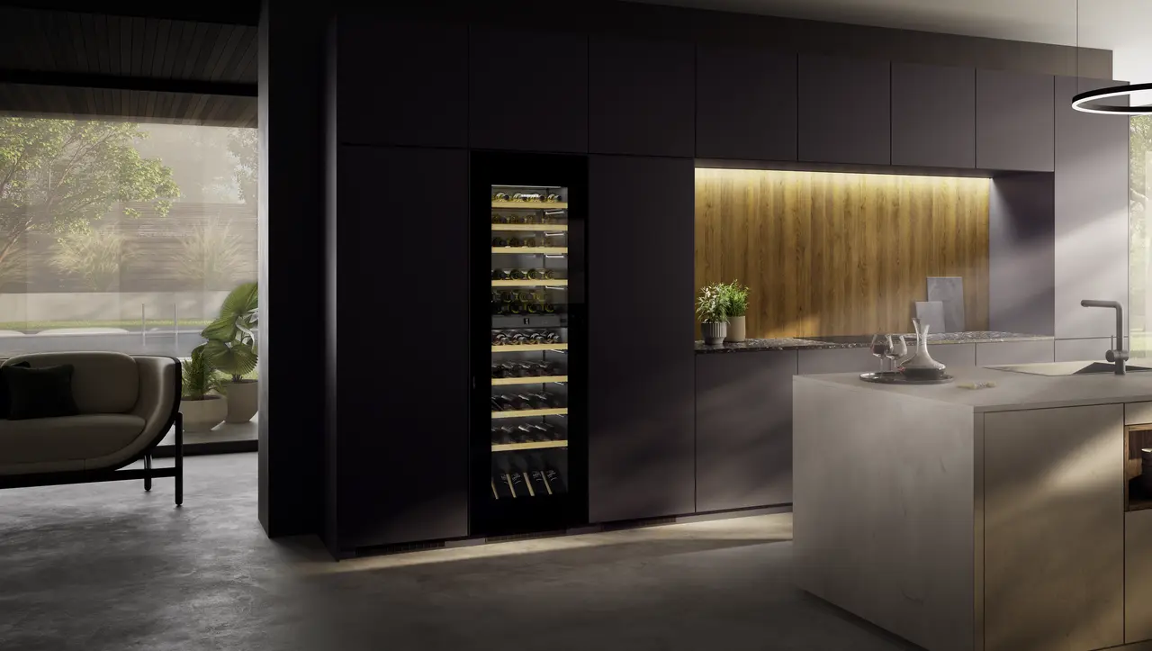 Product image, Perspective: milieu, Built-in multi-temperature wine cabinet, Casing colour: silver, Door colour: GlassBlack
