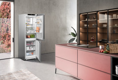 Produktbillede, Perspektiv: Atmosfære, Køle-frysekombination med EasyFresh og NoFrost, Dørfarve: Rustfrit stål