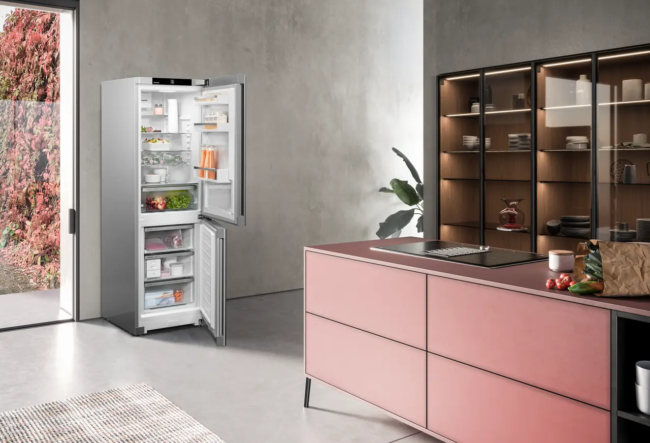 Produktbillede, Perspektiv: Atmosfære, Køle-frysekombination med EasyFresh og NoFrost, Dørfarve: Rustfrit stål