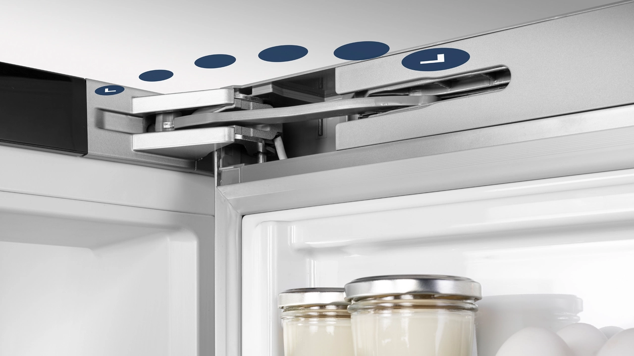Liebherr CNsdd 776i IceMaker with fixed water connection