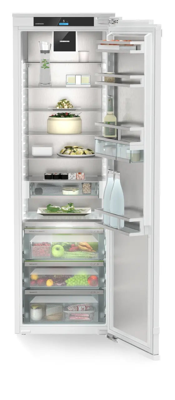 Produkt-Bild, Perspektive: gerade offen dekoriert, Integrierbarer Kühlschrank mit BioFresh Professional und AutoDoor
