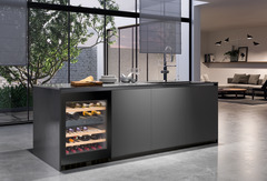 Product image, Perspective: milieu, Built-under multi-temperature wine cabinet, Casing colour: silver, Door colour: GlassBlack