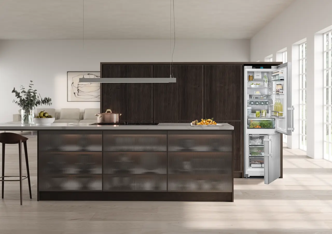 Produktbild, Perspektiv: Omgivning, Kyl-frys-kombination med EasyFresh och NoFrost, Färg på dörr: Rostfritt stål