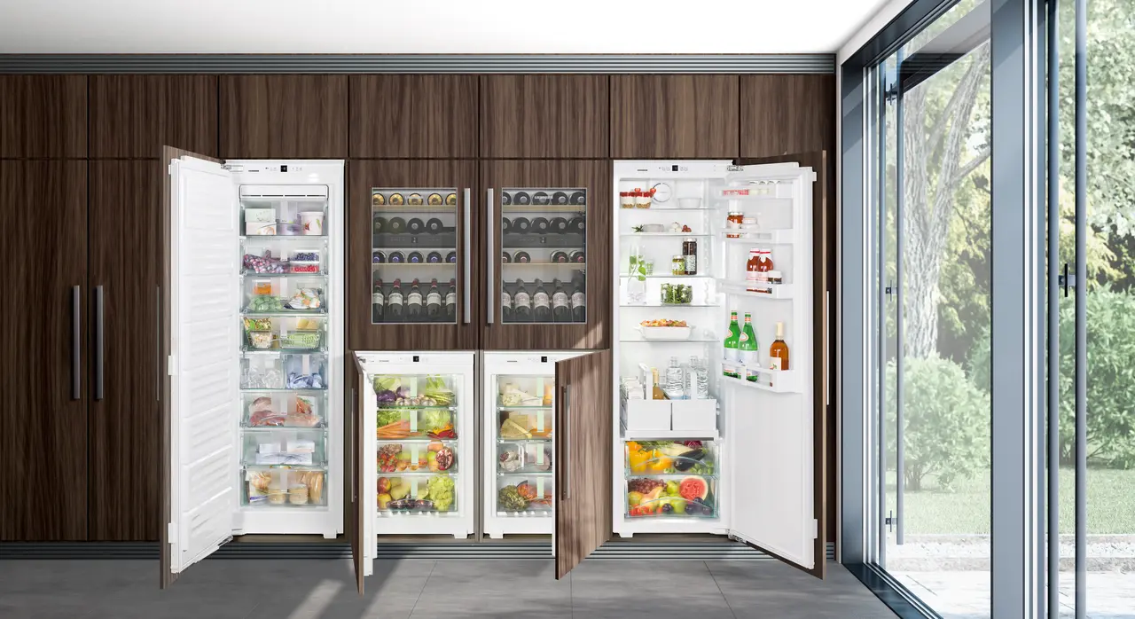 Product image, Perspective: milieu, Built-in multi-temperature wine cabinet, Casing colour: silver, Door colour: silver