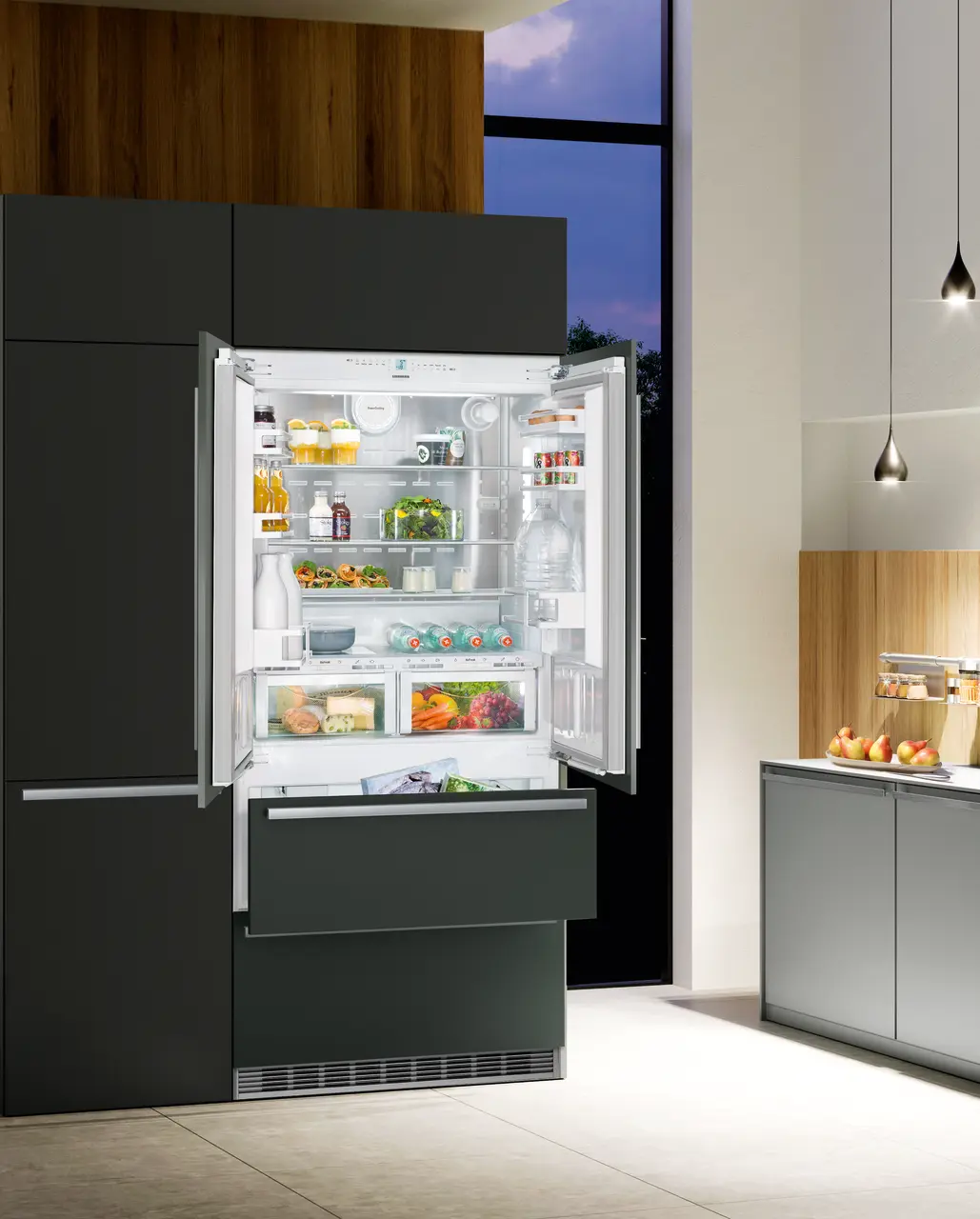 Product image, Perspective: milieu, Combined refrigerator-freezer with BioFresh and NoFrost for integrated use