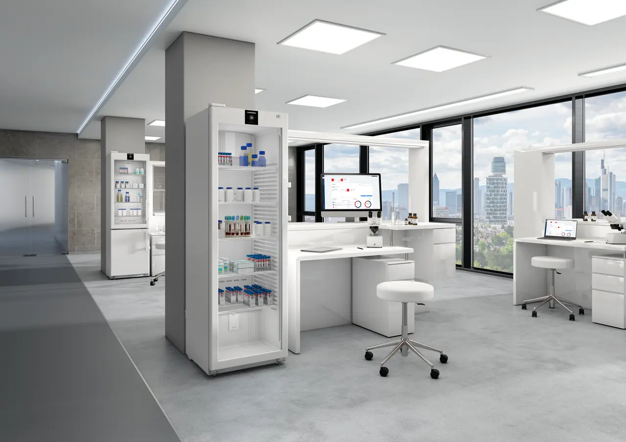 Изображение на продукта, Перспектива: Околна среда, Лабораторен хладилник с конвекционно охлаждане, Цвят на корпуса: бял, Цвят на вратата: бял