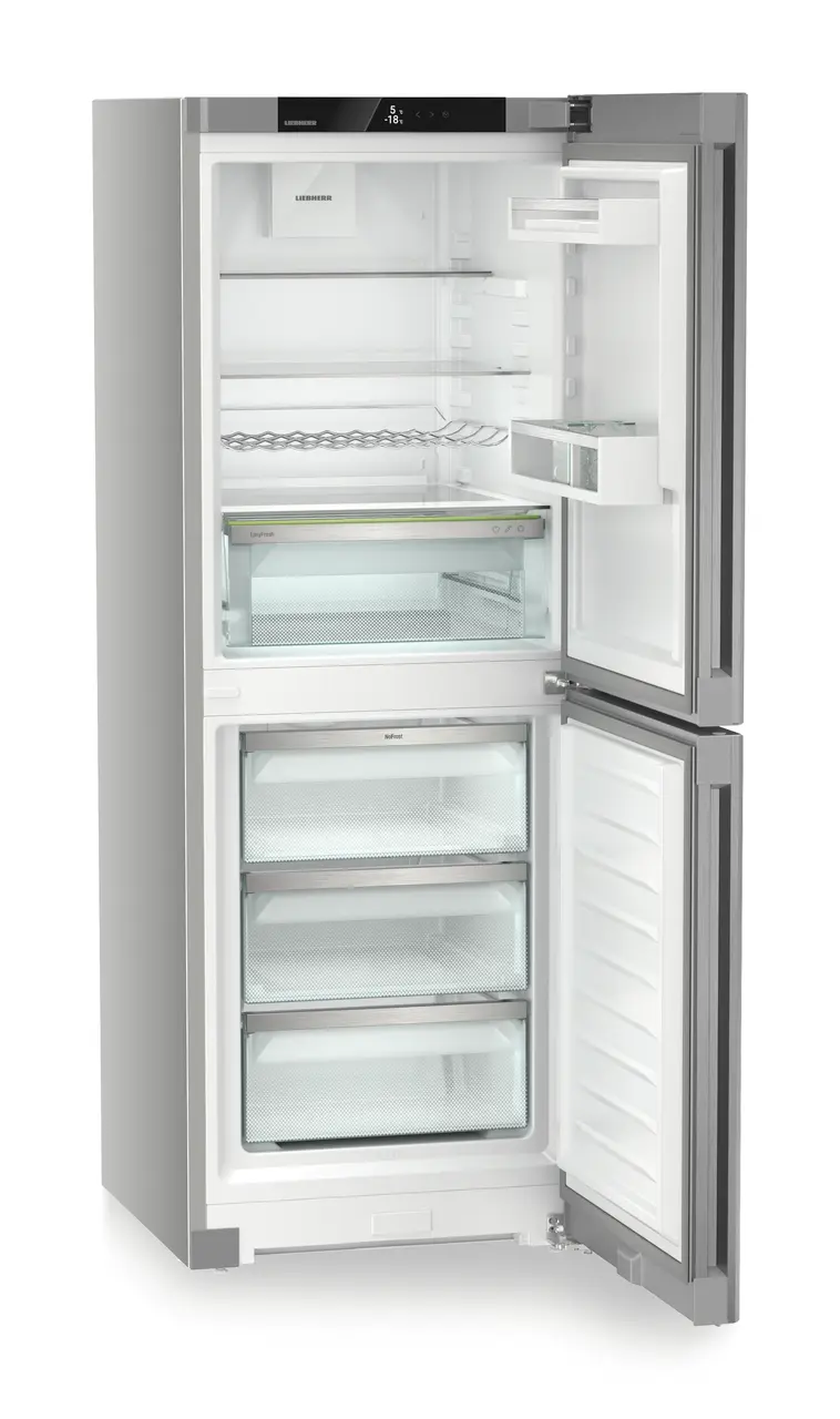 Product image, Perspective: oblique open empty, Combined fridge-freezer with EasyFresh and NoFrost, Casing colour: silver, Door colour: Steelfinish