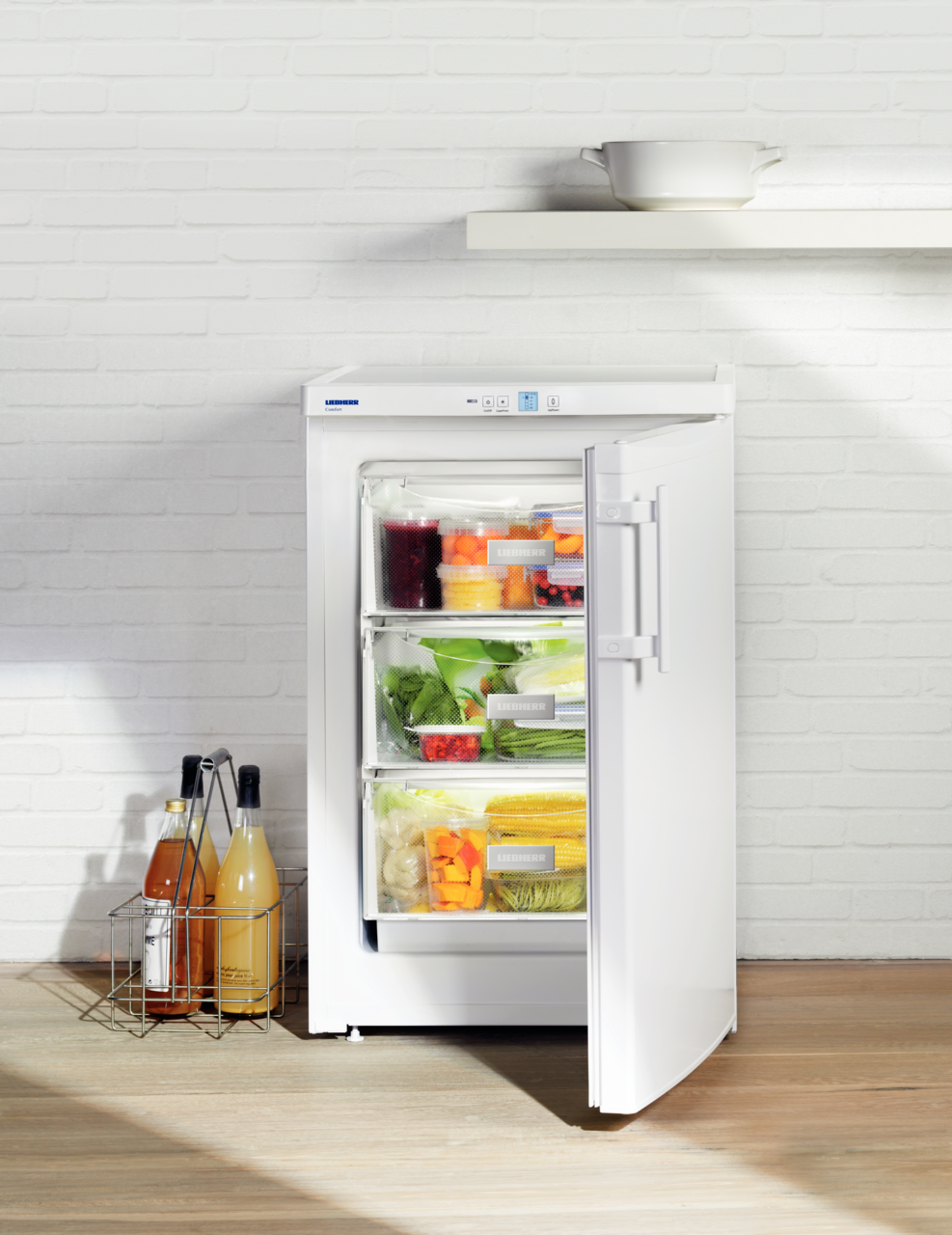 Produkt-Bild, Perspektive: Milieu, Tischgefrierschrank mit SmartFrost, Gehäusefarbe: Weiß, Türfarbe: Weiß