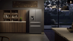 Slika izdelka, Perspektiva: Ambient, Hladilnik z zamrzovalnikom s francoskimi vrati z 2 zamrzovalnima predaloma in razpršilnikom vode in ledenih kock, Barva ohišja: srebrna, Barva vrat: nerjavno jeklo