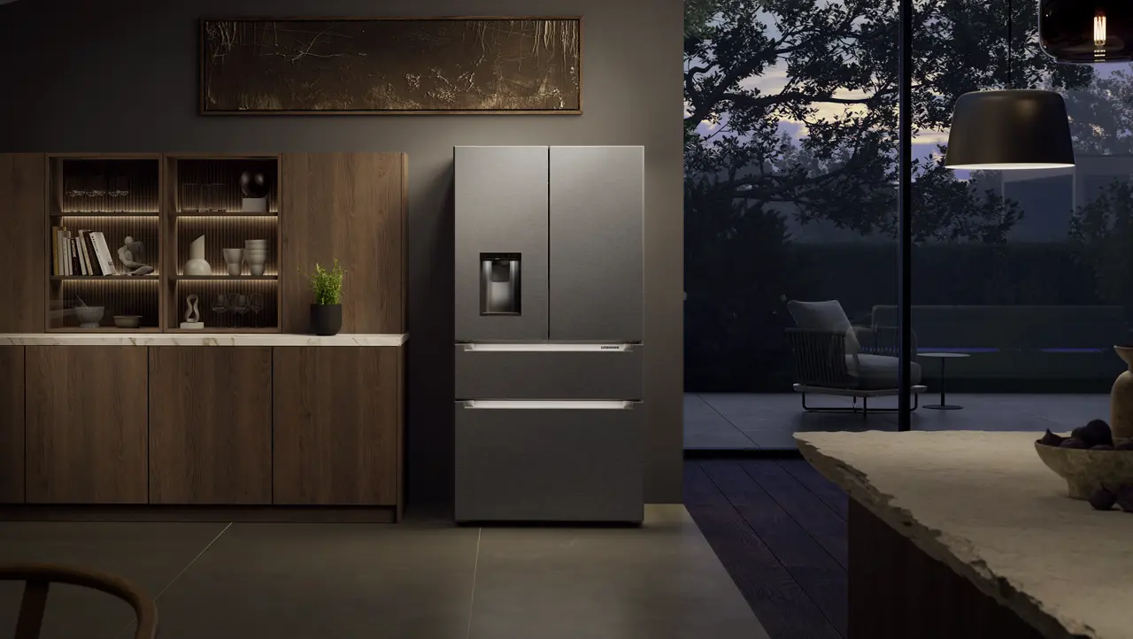 Slika izdelka, Perspektiva: Ambient, Hladilnik z zamrzovalnikom s francoskimi vrati z 2 zamrzovalnima predaloma in razpršilnikom vode in ledenih kock, Barva ohišja: srebrna, Barva vrat: nerjavno jeklo