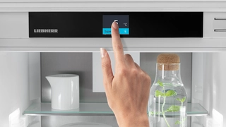 Zaslon koji reagira na dodir i prelazak prstom