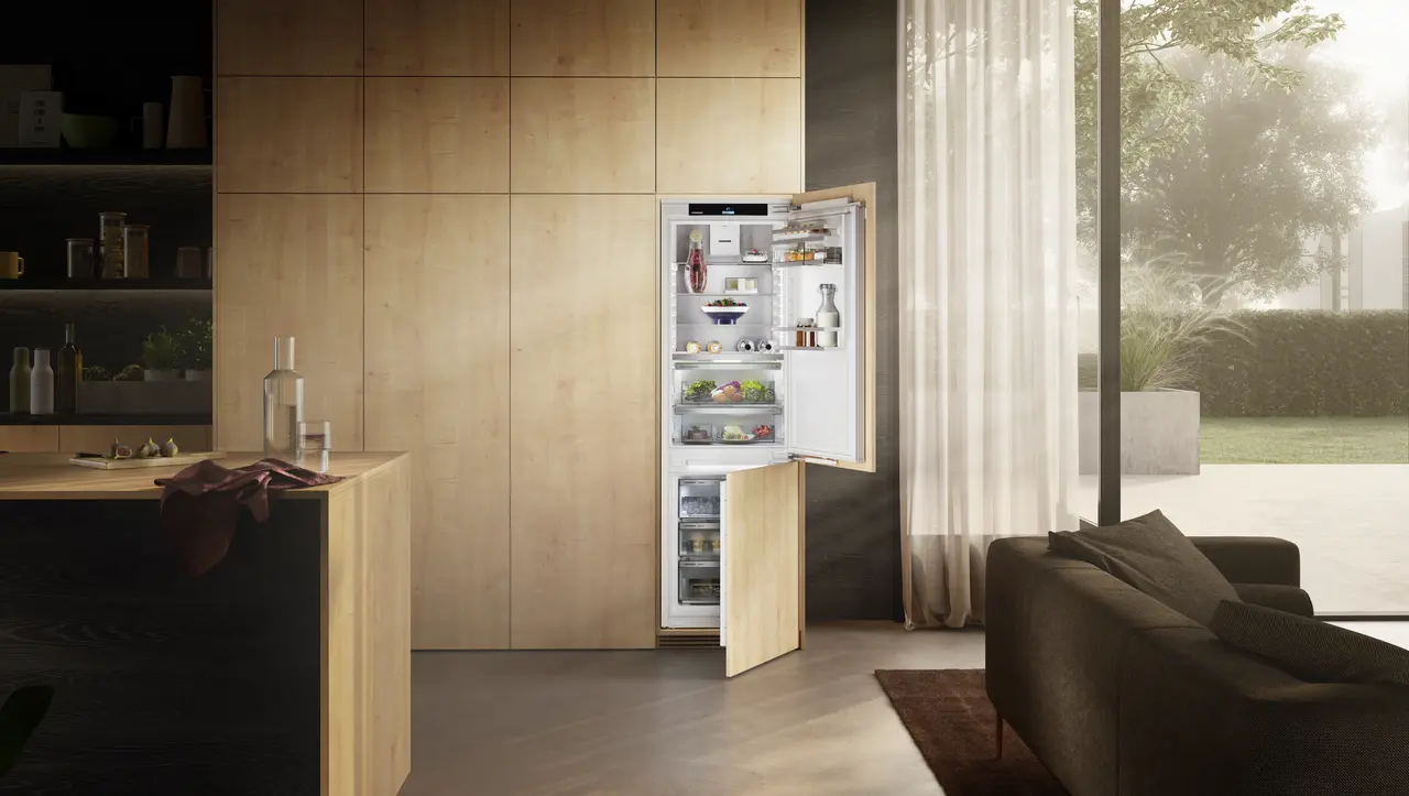 Product image, Perspective: milieu, Combined refrigerator-freezer with BioFresh and NoFrost for integrated use