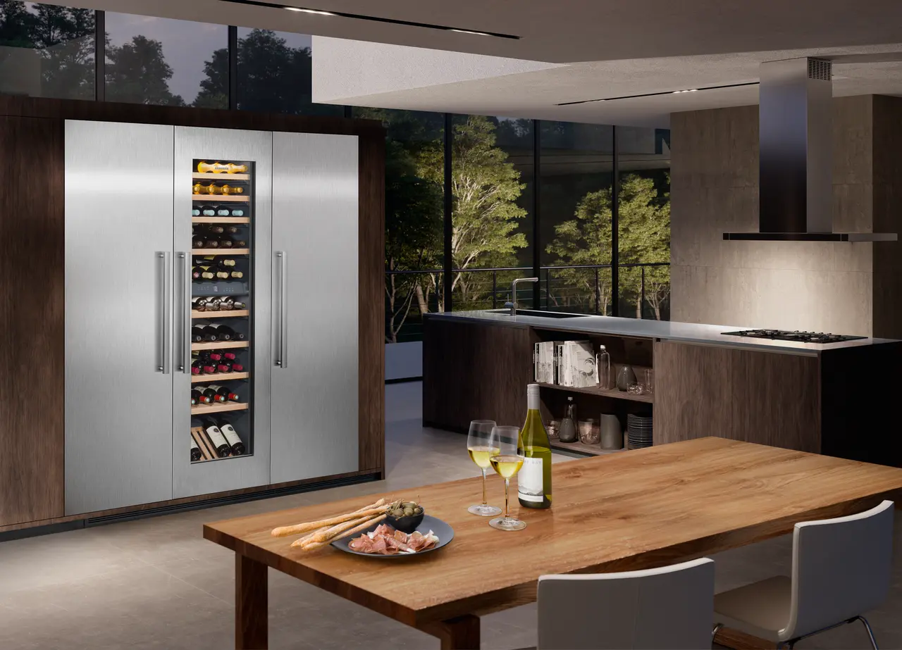 Product image, Perspective: milieu, Built-in multi-temperature wine cabinet, Casing colour: silver, Door colour: silver