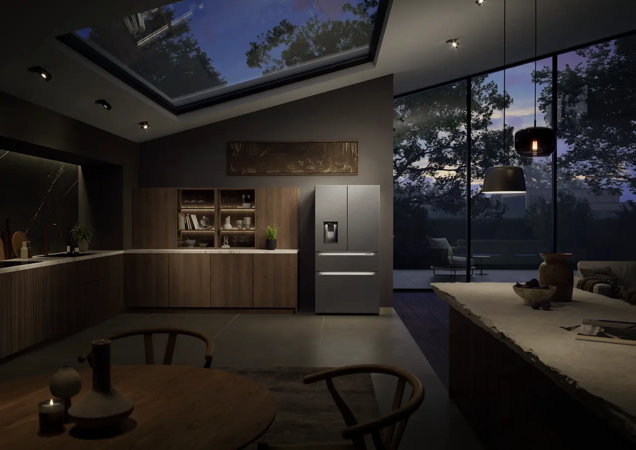 Slika izdelka, Perspektiva: Ambient, Hladilnik z zamrzovalnikom s francoskimi vrati z 2 zamrzovalnima predaloma in razpršilnikom vode in ledenih kock, Barva ohišja: srebrna, Barva vrat: nerjavno jeklo