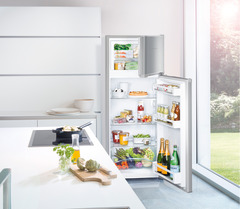 Product image, Perspective: milieu, Automatic refrigerator-freezer with SmartFrost, Casing colour: silver, Door colour: stainless steel look