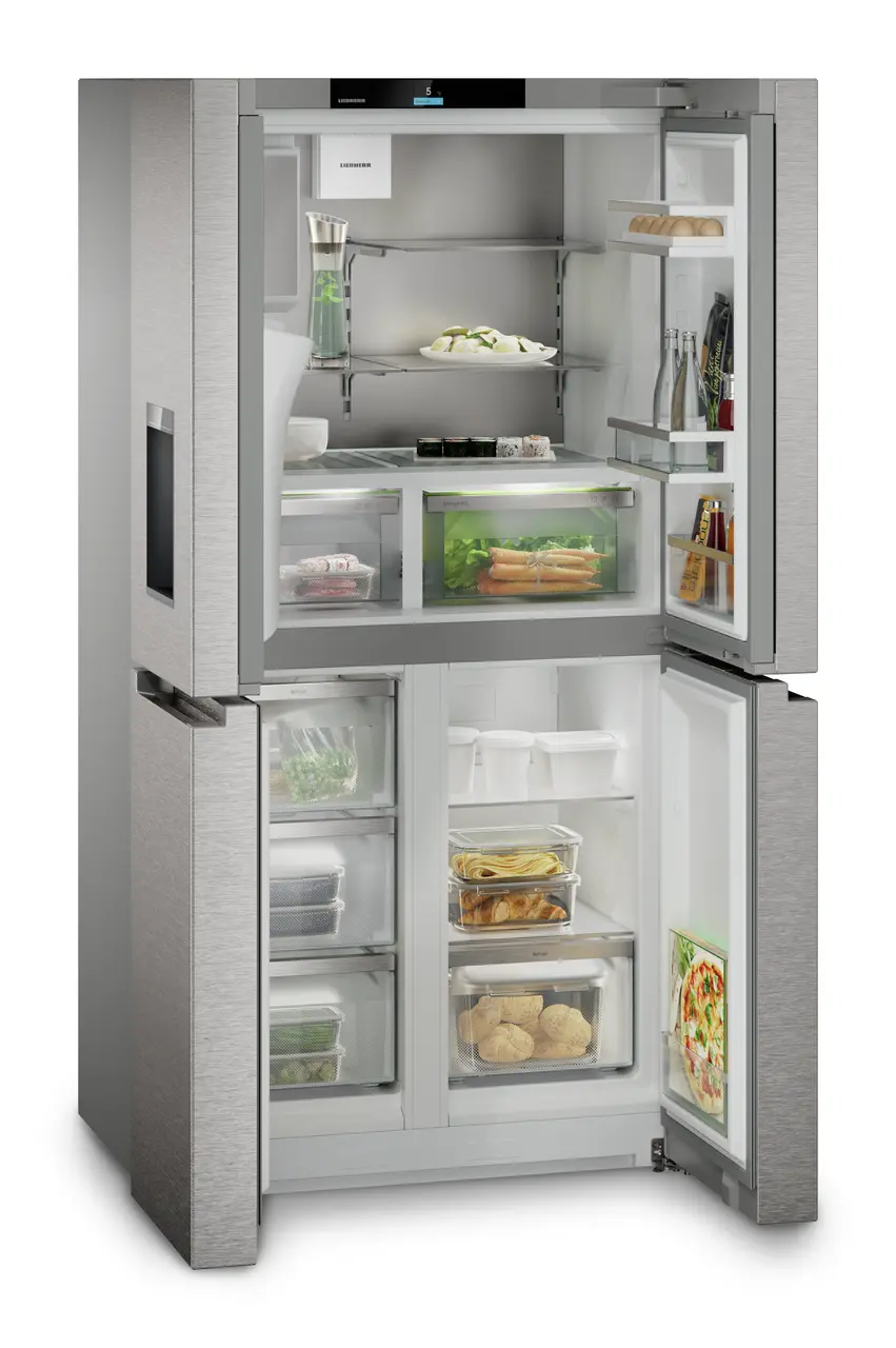 Slika izdelka, Perspektiva: Pod kotom, odprto, dekorirano, Hladilnik-zamrzovalnik s francoskimi vrati s 4 vrati in razpršilnikom vode in ledenih kock, Barva ohišja: srebrna, Barva vrat: nerjavno jeklo