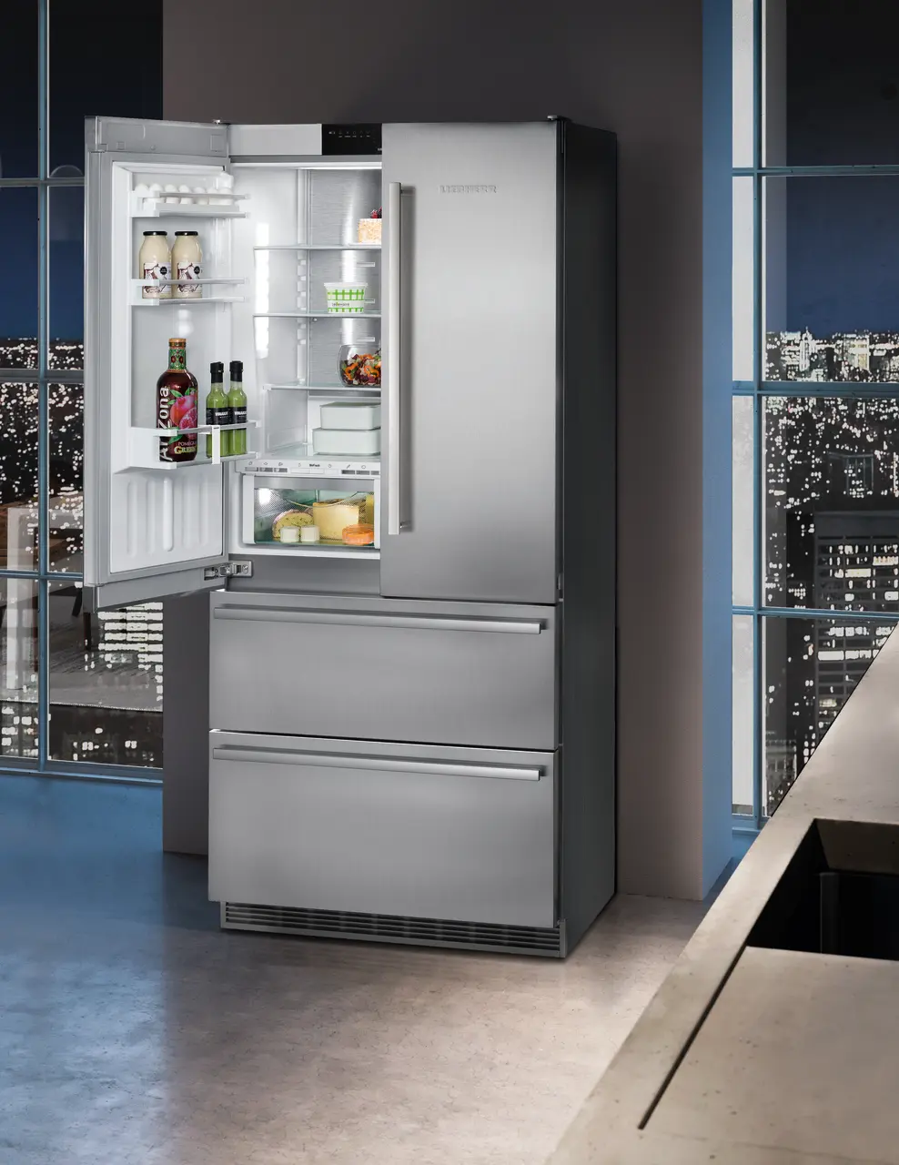 Product image, Perspective: milieu, Fridge-freezer with BioFresh and NoFrost, Casing colour: stainless steel, Door colour: stainless steel