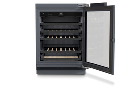 Product image, Perspective: straight open empty, Wine fridge suitable for undercounter installation for wine tempering, Casing colour: Anthracite, Door colour: Anthracite