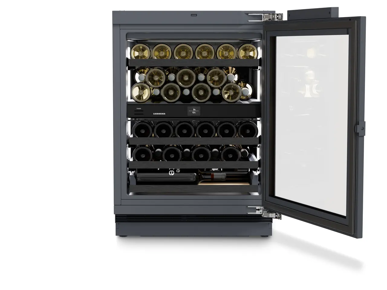 Изображение продукции, Перспектива: Прямо, с открытой дверцей, с продуктами, Винный холодильник подходит для установки под столешницей для темперирования вина., Цвет корпуса: Антрацит, Цвет дверцы: Антрацит